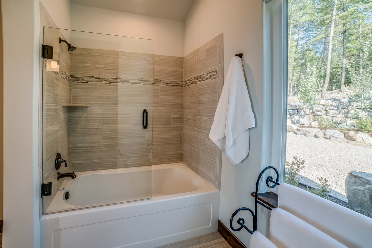 Shower & Tub Installation in The Hammocks